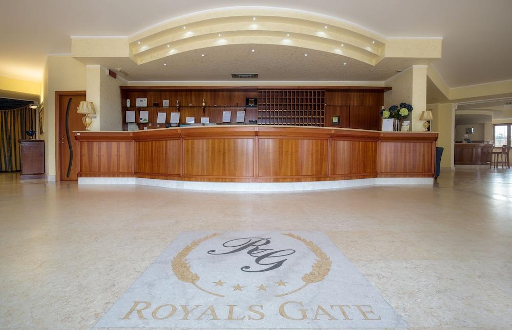 Royals Gate Hotell Rodi Garganico Exteriör bild